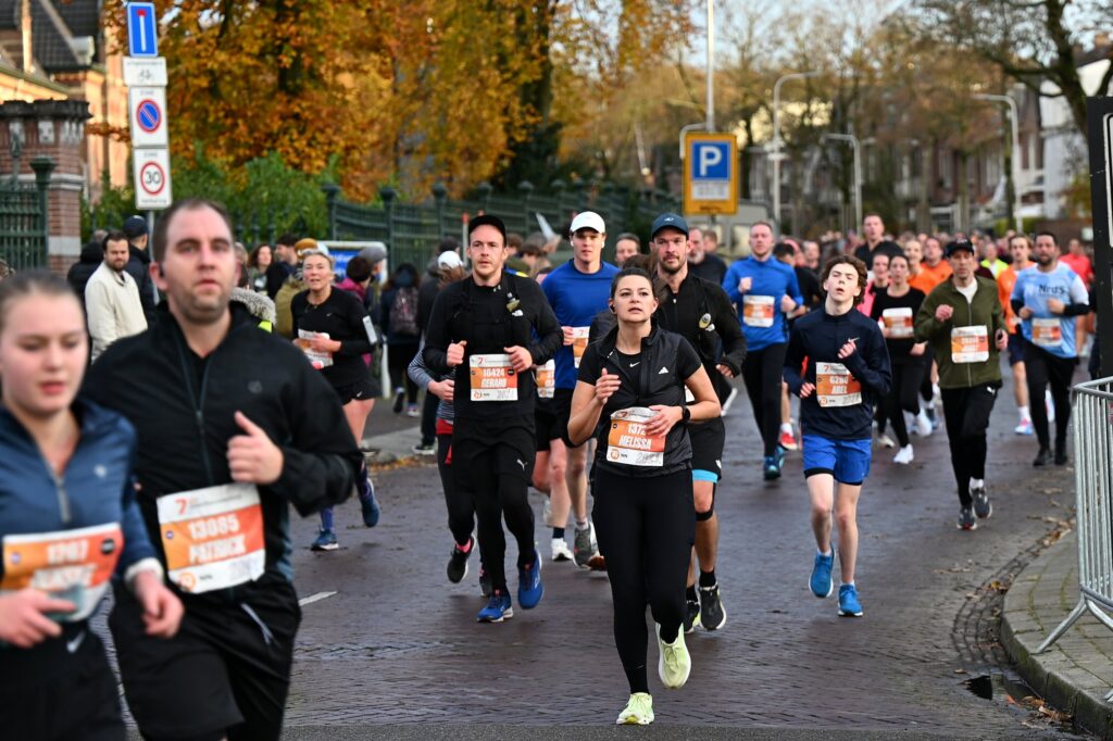Hardlopers in de race tijdens de Zevenheuvelenloop